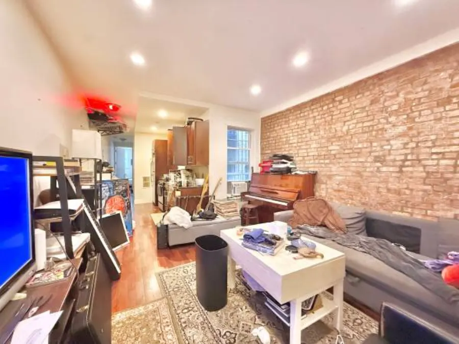 2 bed listing in Bushwick