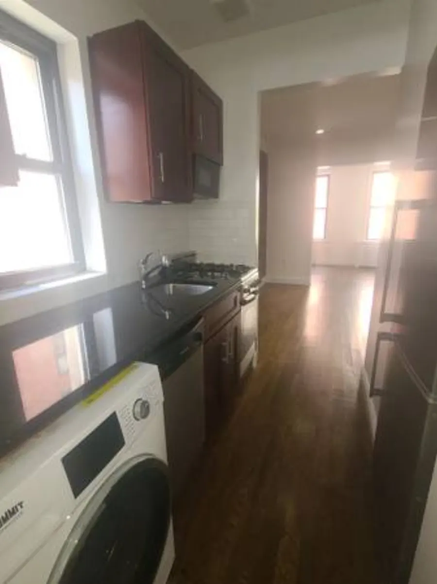 2 bed listing in Williamsburg